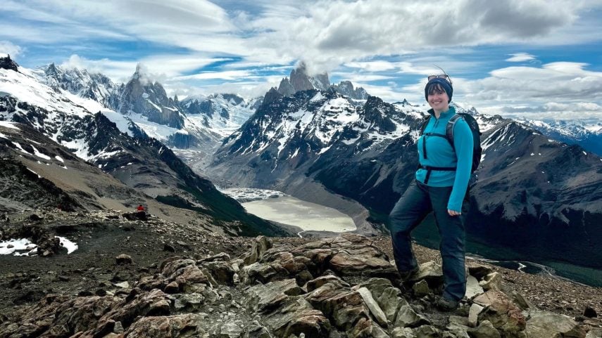 Female trekker standing at the mountain viewpoint of the Lome del Pliegue hike in Los Glaciares national park in Argentina